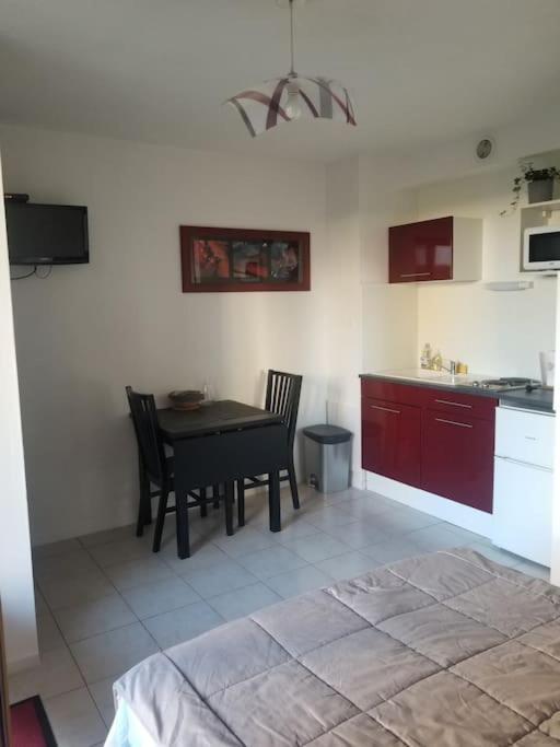 Studio De Plain-Pied Avec Terrasse Tout Proche Mer Курсёль-сюр-Мер Экстерьер фото